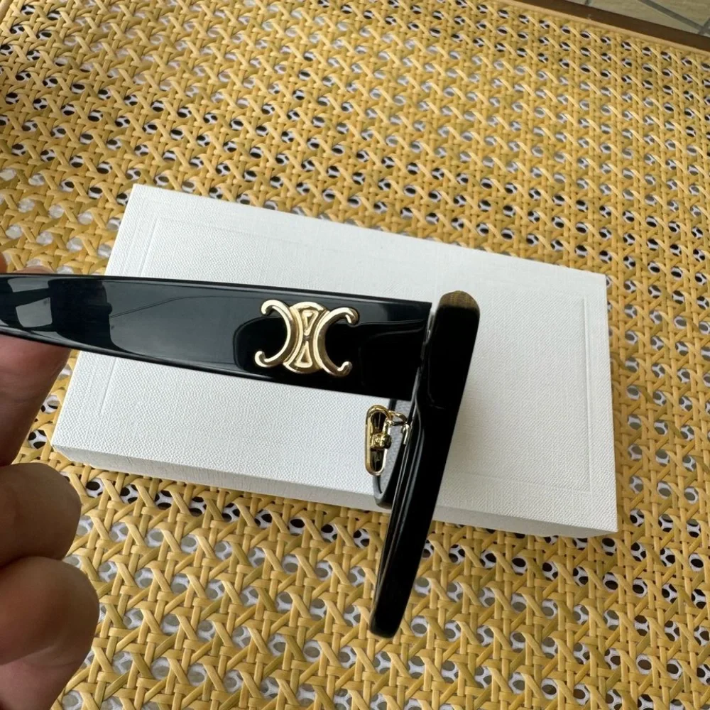 Triomphe Black Oversized Sunglasses - Picture 4 of 4